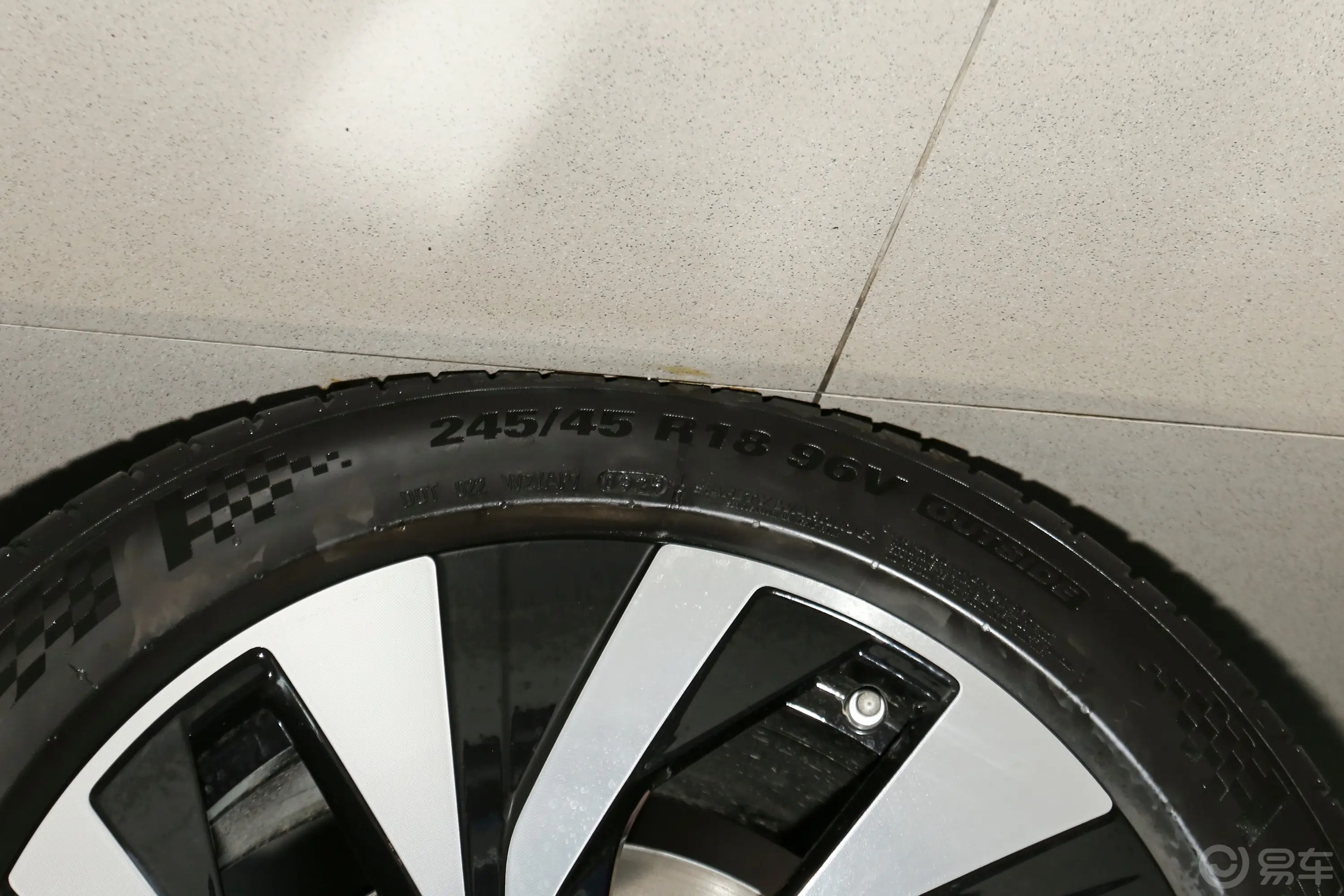 帕萨特Pro 300TSI 龙耀版前轮胎尺寸