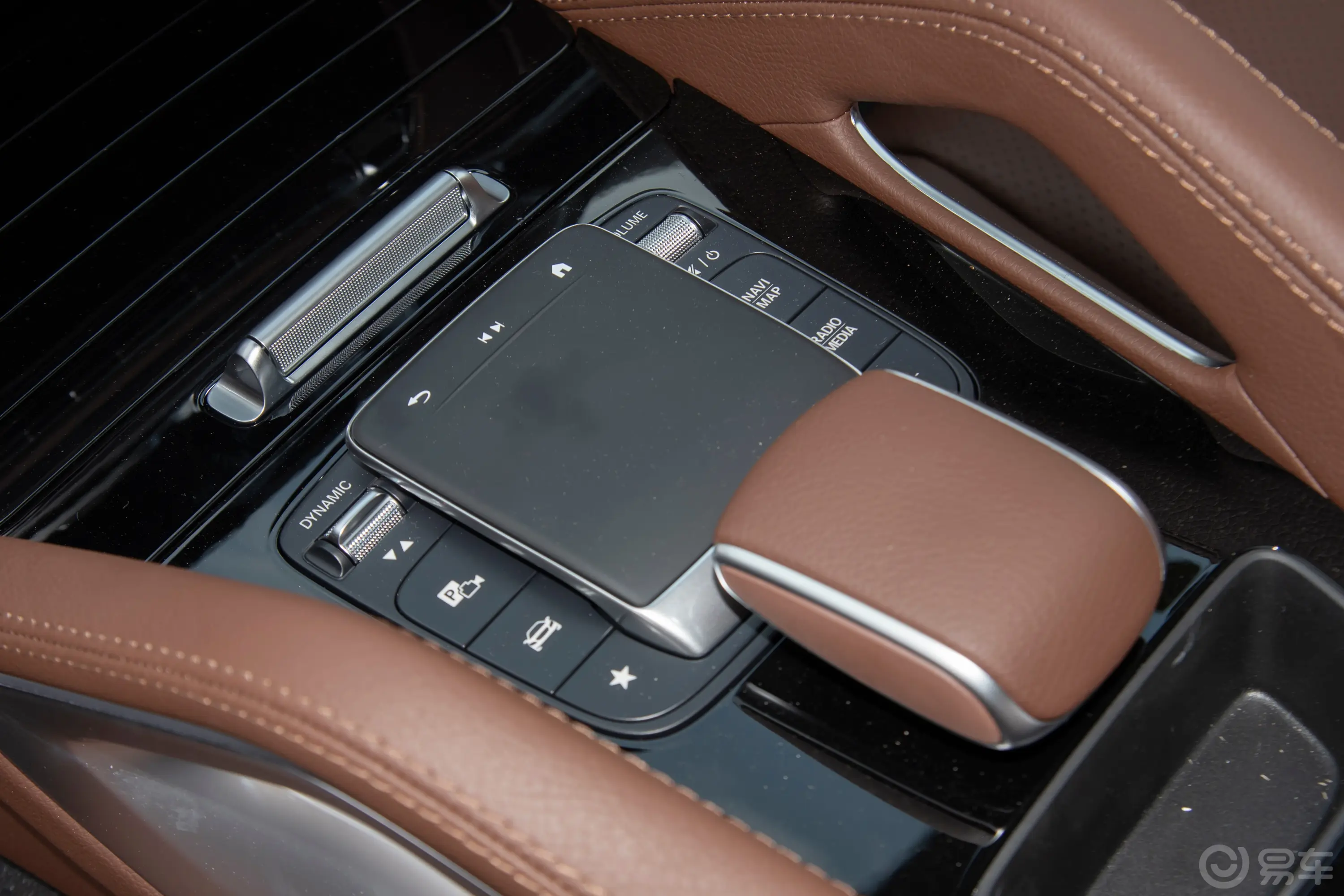 奔驰GLE改款 GLE 350 4MATIC 动感型中控