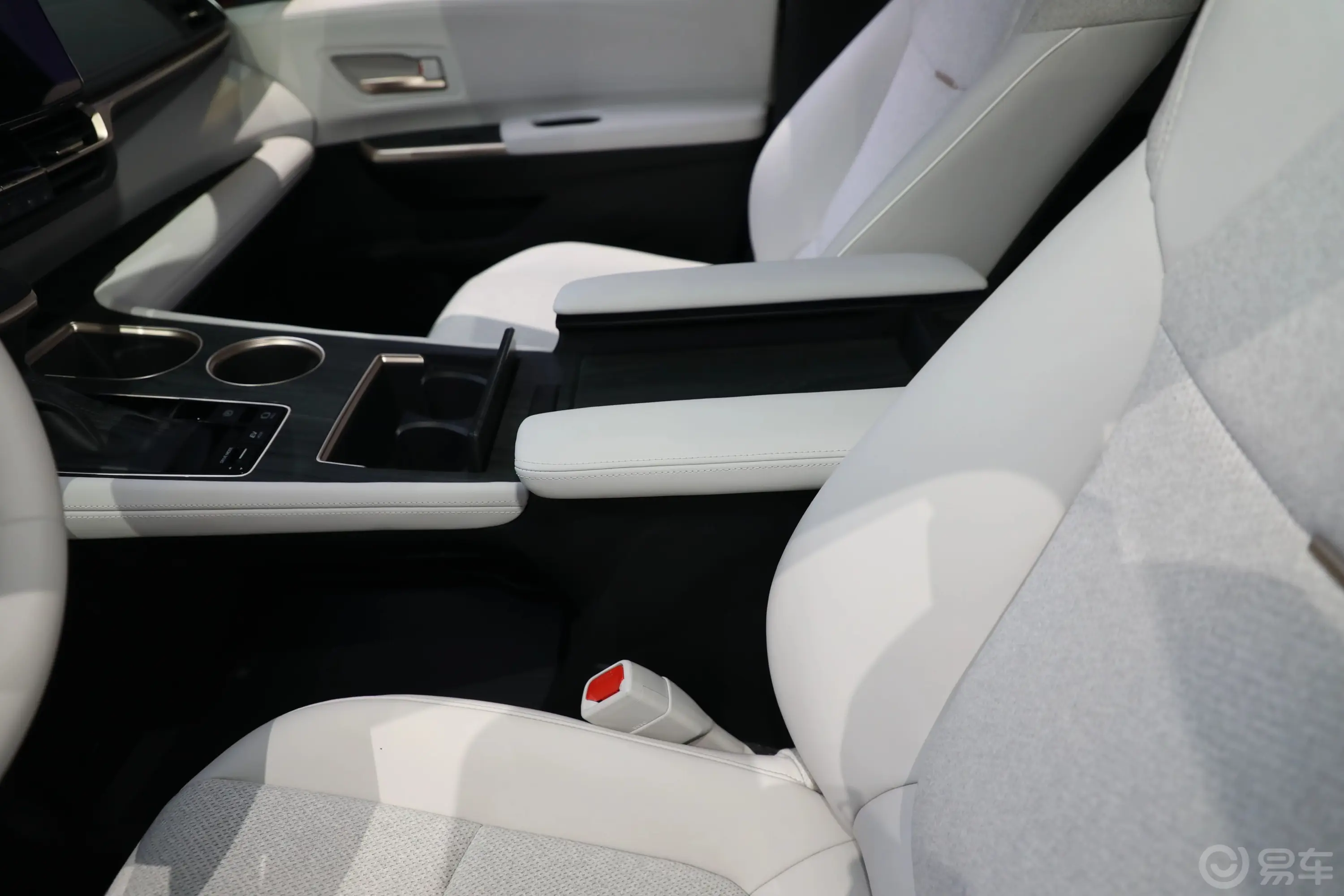 赛那UREAN CONCEPT后排