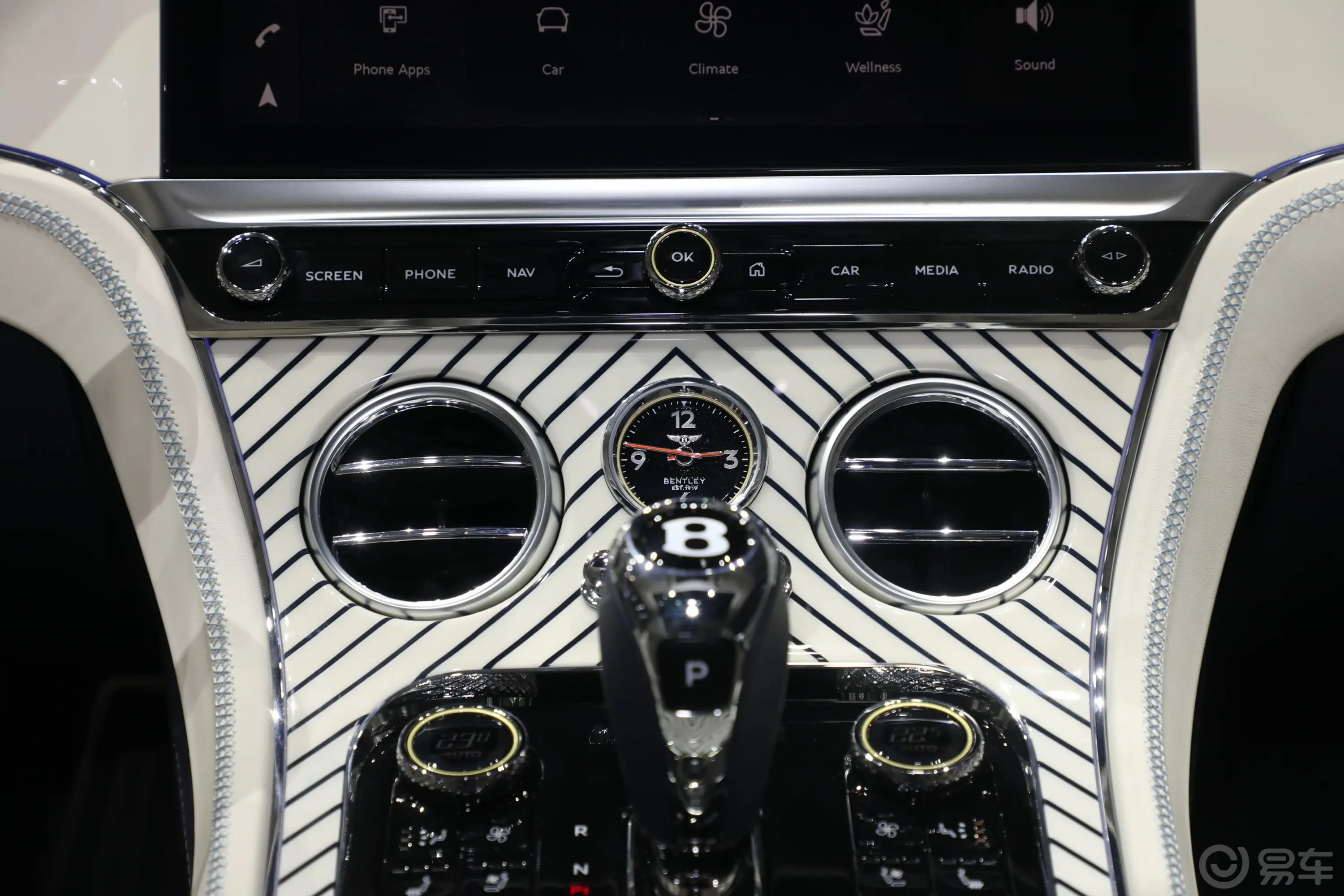 欧陆4.0T GT V8 雅度版前排