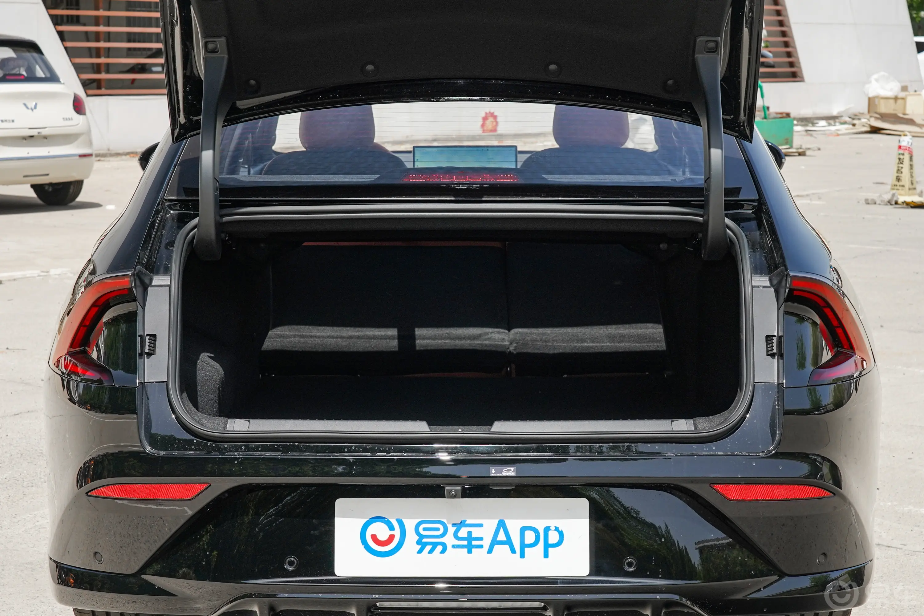 五菱星光插电混动 1.5L 150km 智能进阶型两排全部放倒