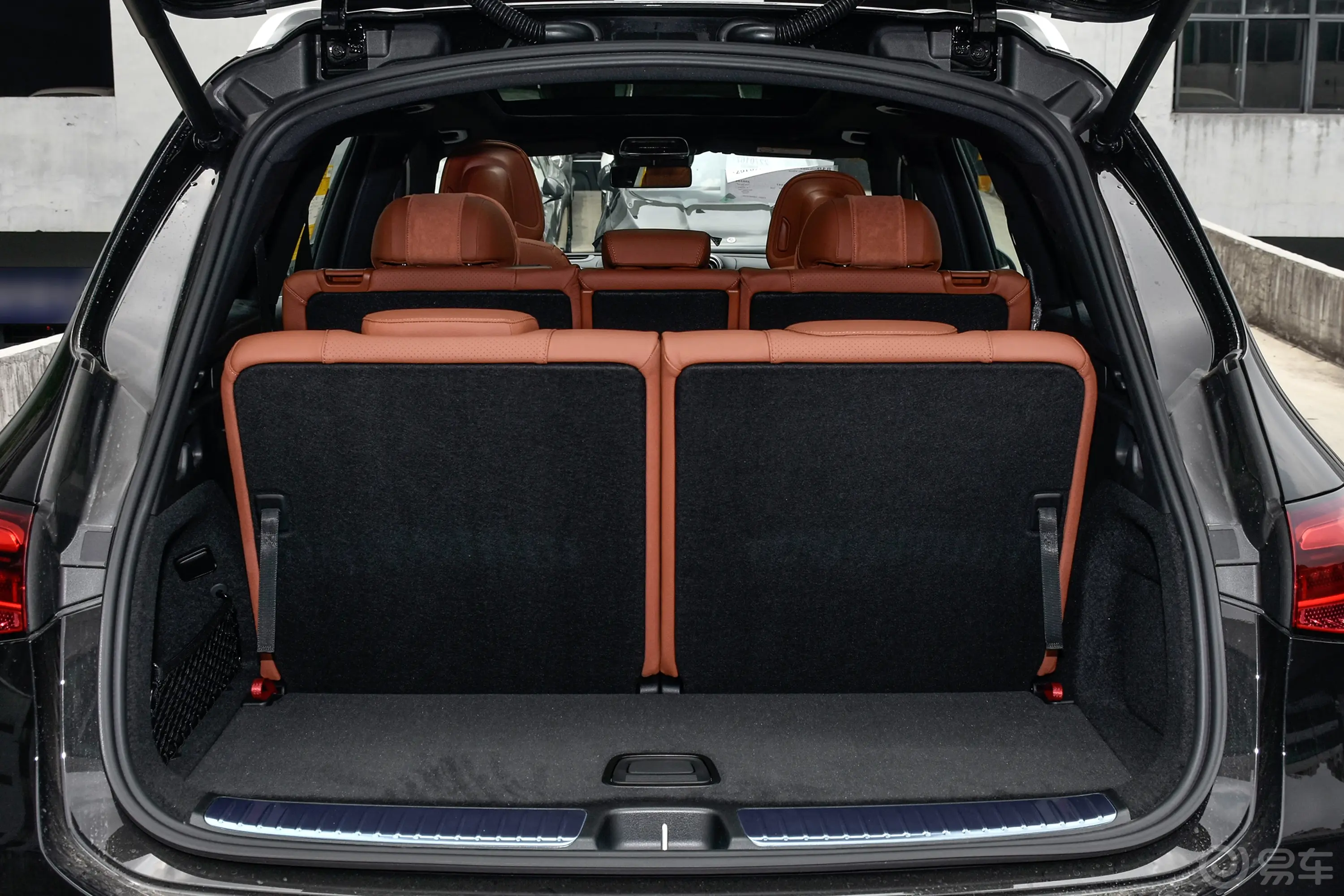 奔驰GLC改款 GLC 300 L 4MATIC 豪华型 7座后备厢空间特写