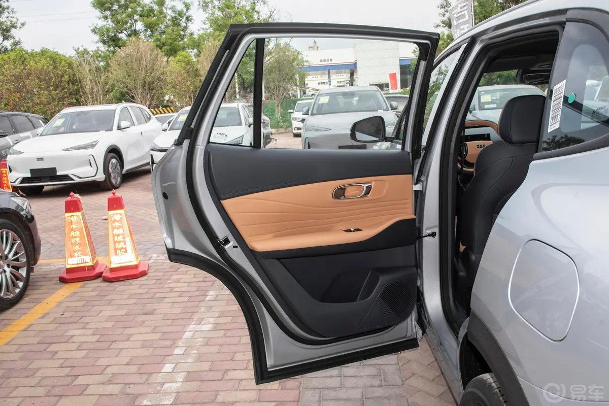 银河星舰71.5L 55km 启航版驾驶员侧后车门