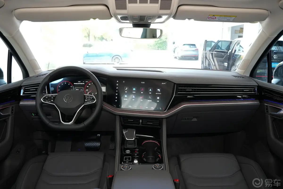 途锐2.0T 锐影版前排