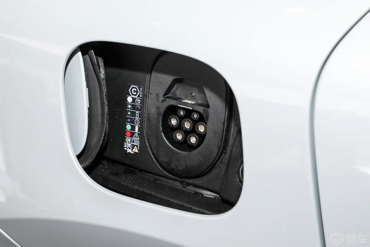 Macan 纯电动Macan 4 劲驰版慢充充电口