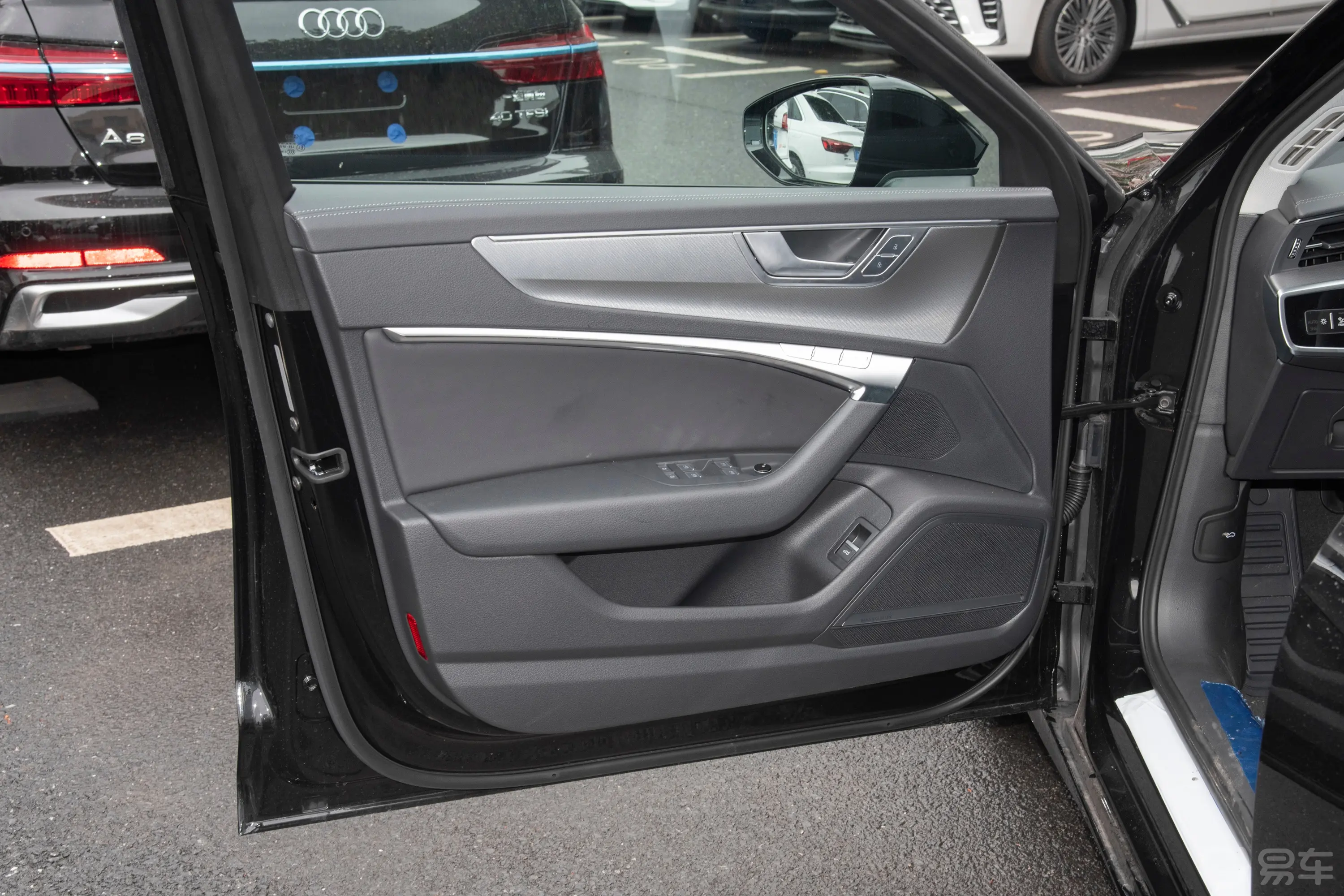 奥迪A6Avant 45 TFSI quattro 大探险家版 Outdoor Edition主驾驶位