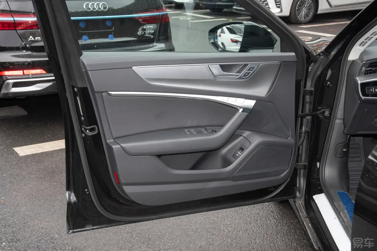 奥迪A6Avant 45 TFSI quattro 大探险家版 Outdoor Edition主驾驶位
