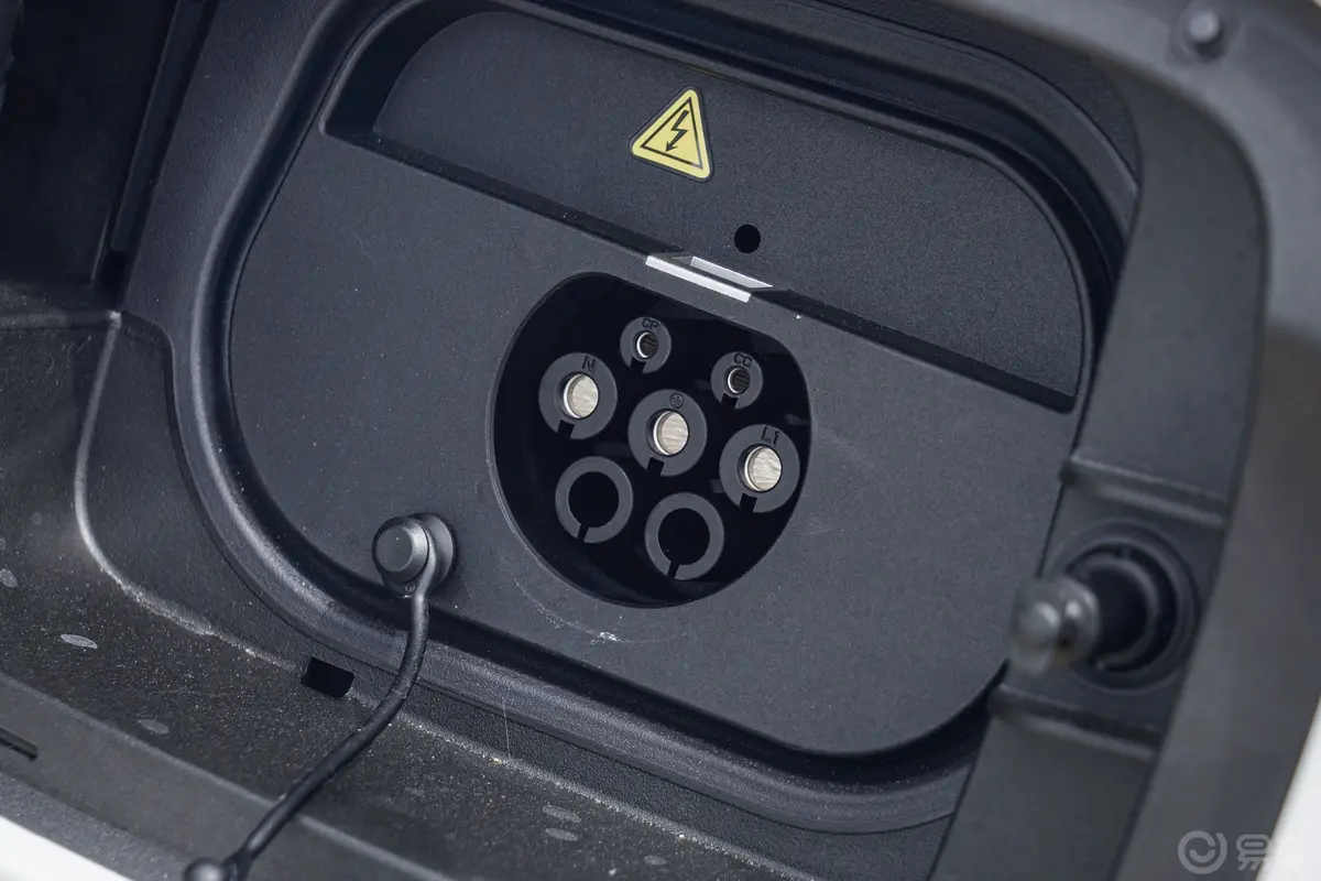 银河L6EM-i 1.5L 60km 探索版慢充充电口