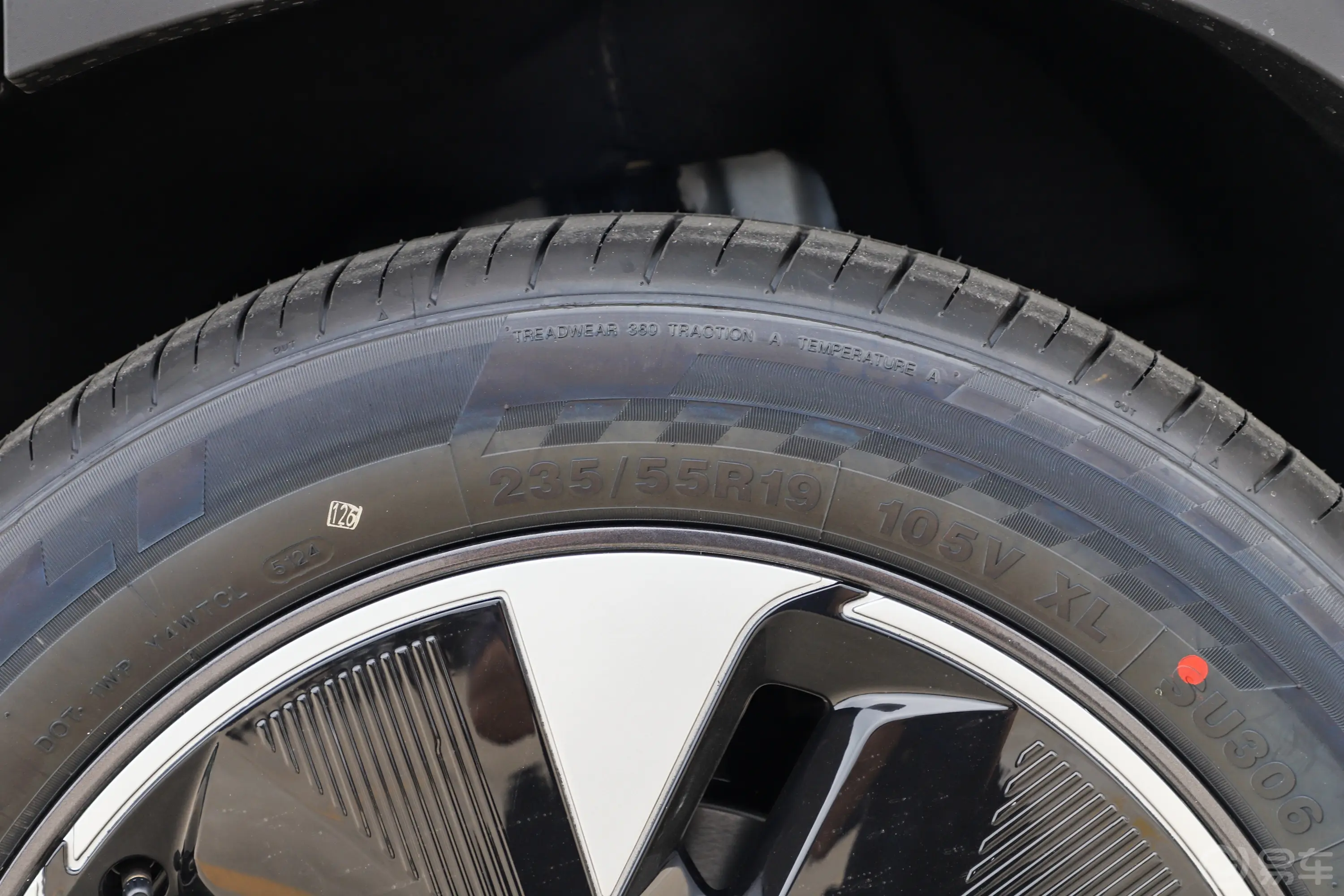 风神L7插电混动 1.5T 205km 205超长续航尊享型后轮胎尺寸