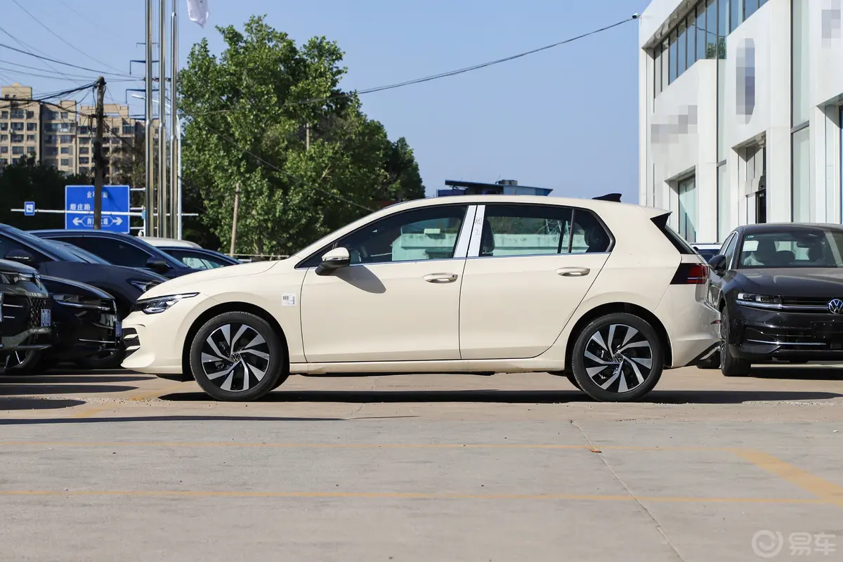 高尔夫改款 300TSI Pro正侧车头向左水平
