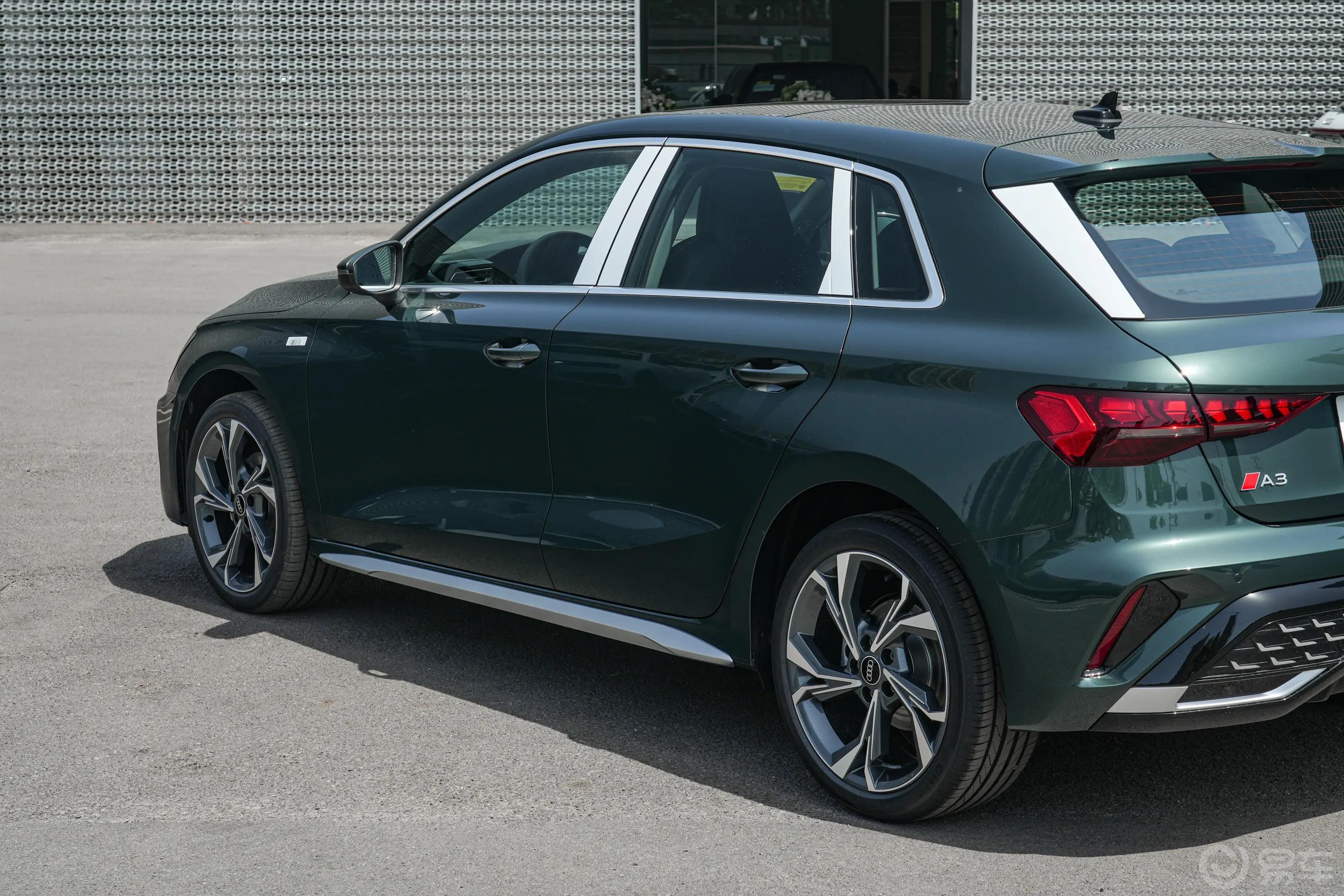 奥迪A3改款 Sportback 35TFSI 飞驰尊享型雨刷器