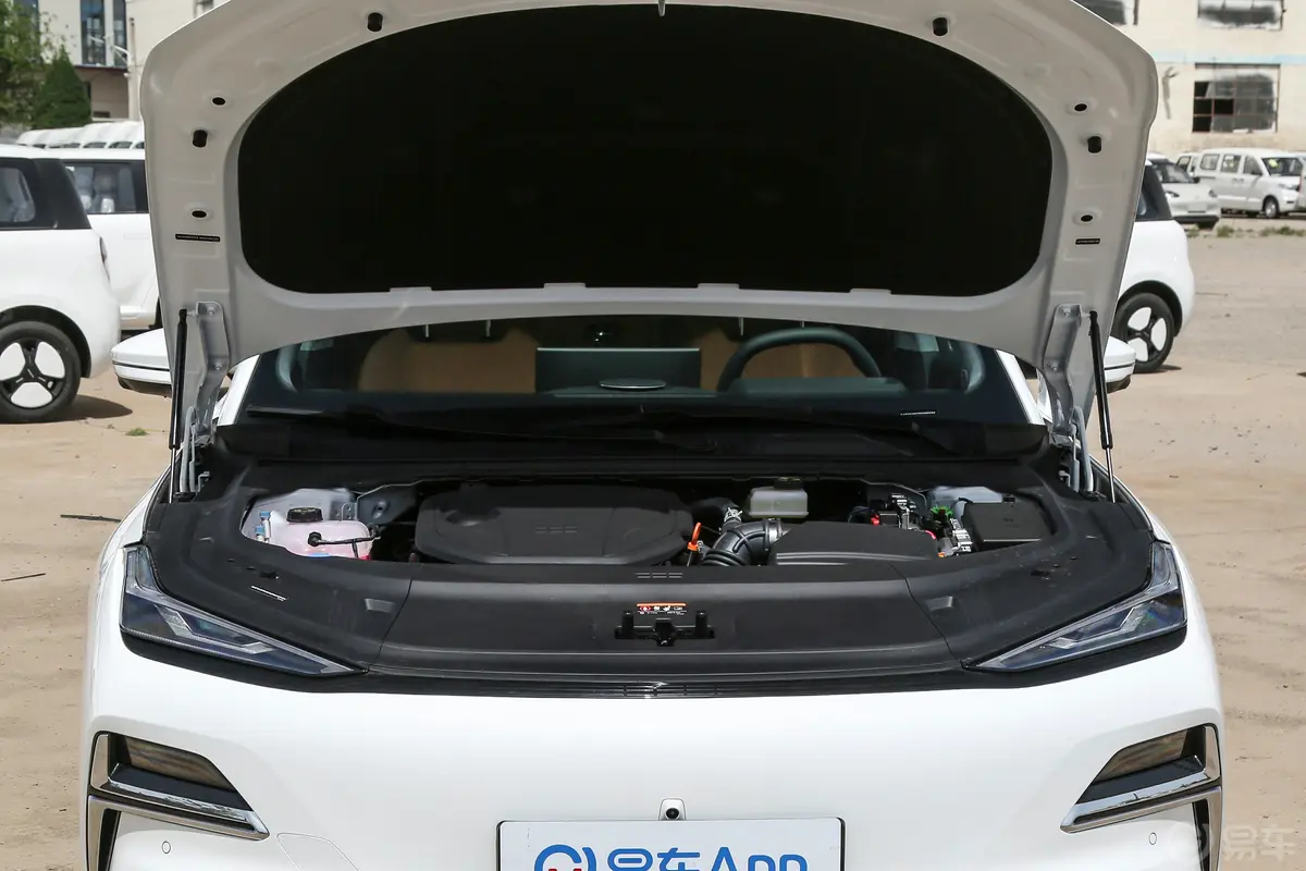 银河星耀8EM-i 1.5L 130km 旗舰版前舱整体