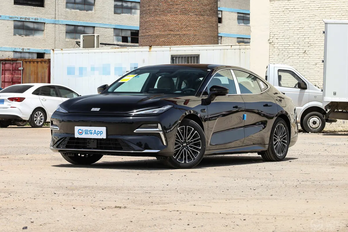 银河星耀8EM-i 1.5L 130km 尊贵版侧前45度车头向左水平