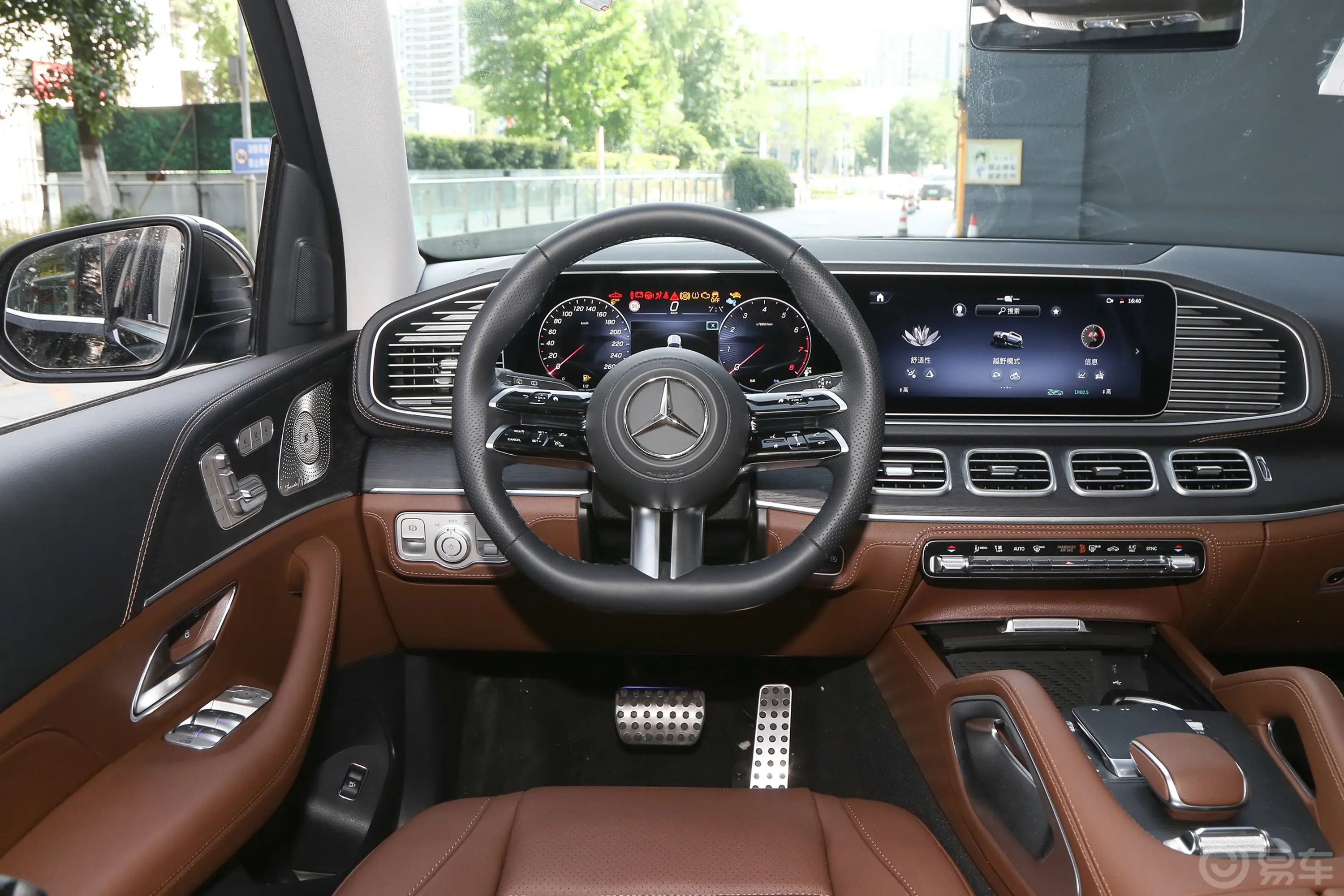 奔驰GLSGLS 450 4MATIC 时尚型驾驶位区域