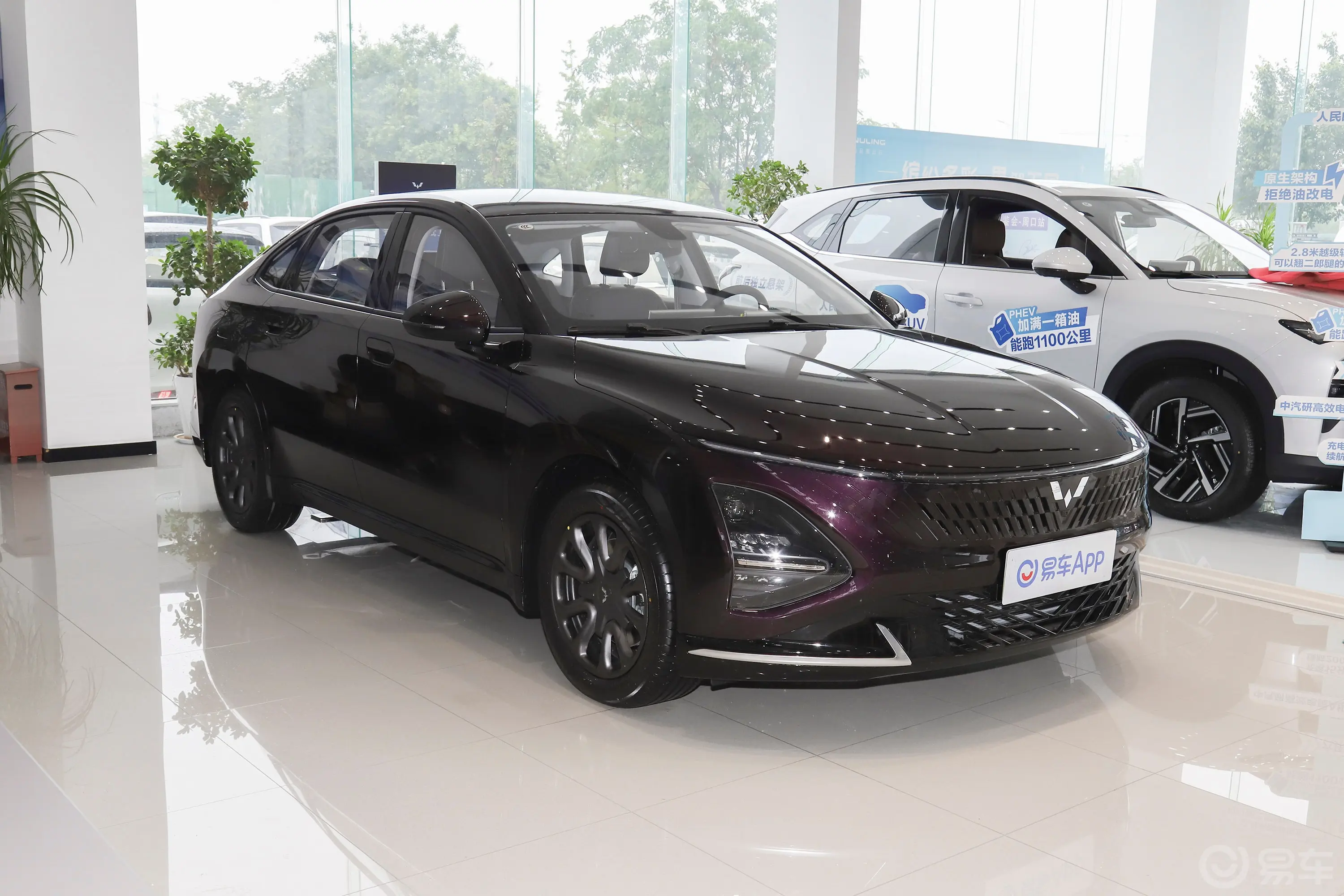 五菱星光插电混动 1.5L 70km 智能标准型侧前45度车头向右水平