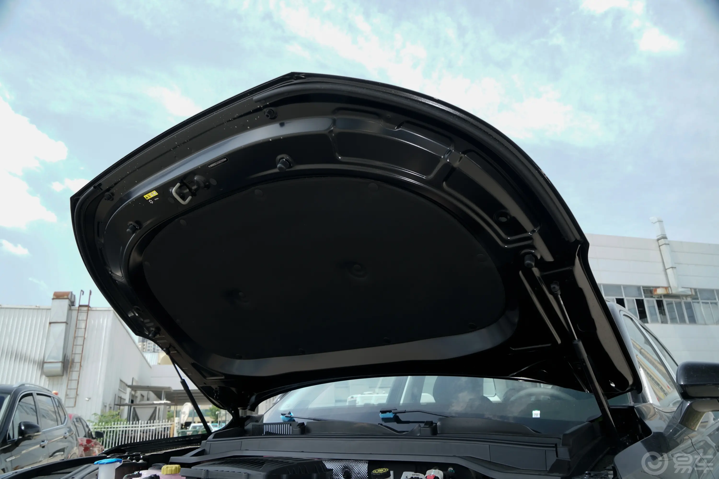 风云T91.5T 120km 前驱长续航版尊贵型 磷酸铁锂 5座前舱盖内侧
