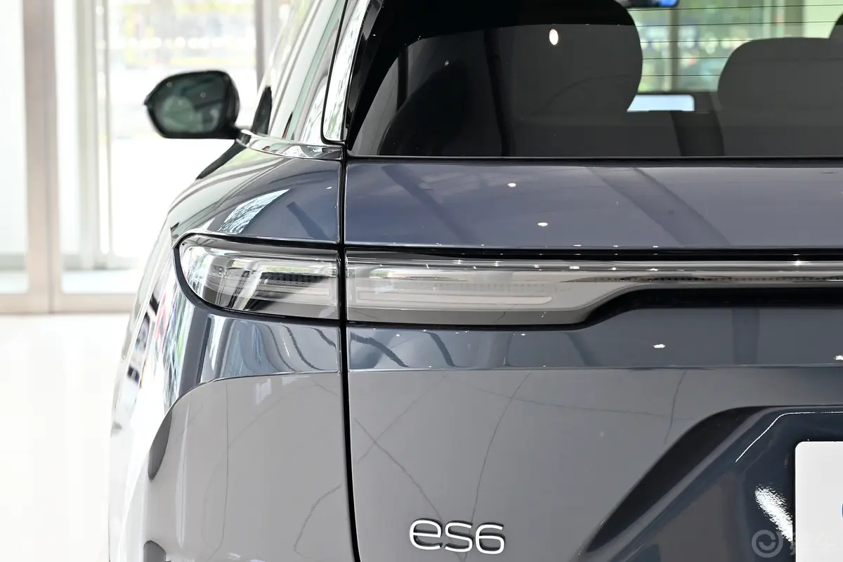 蔚来ES6500km 75kWh外观灯组