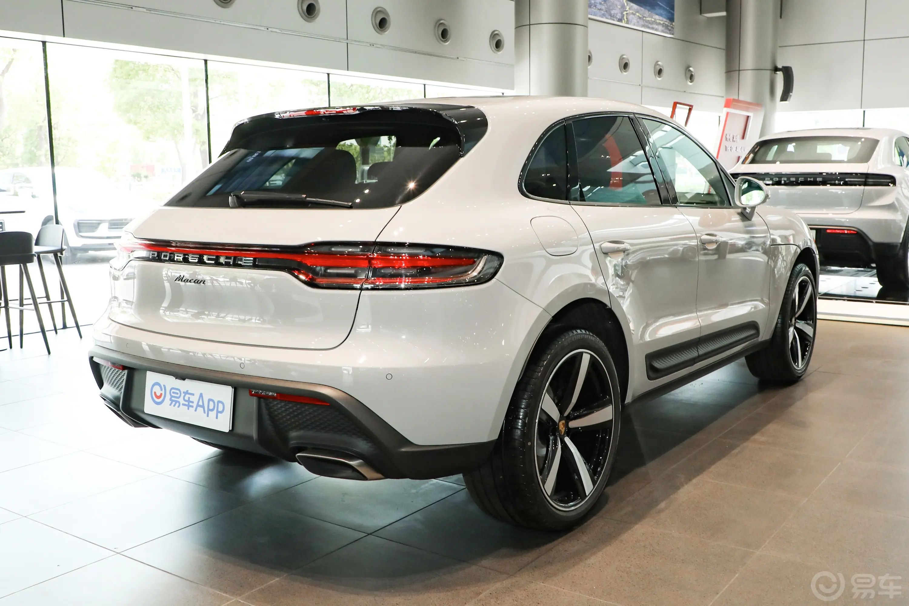 MacanMacan 2.0T 逐梦版侧后45度车头向右水平