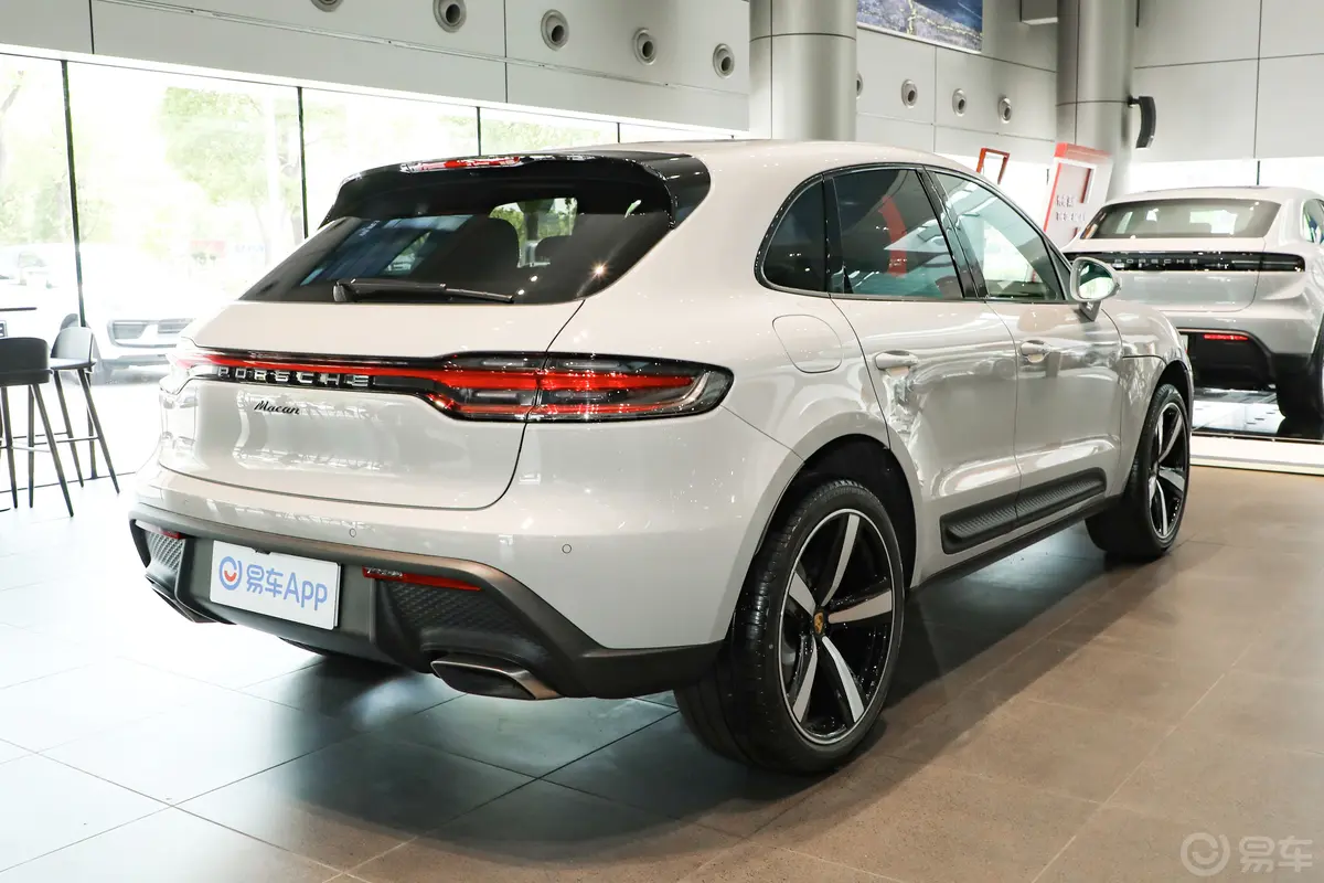 MacanMacan 2.0T 逐梦版侧后45度车头向右水平