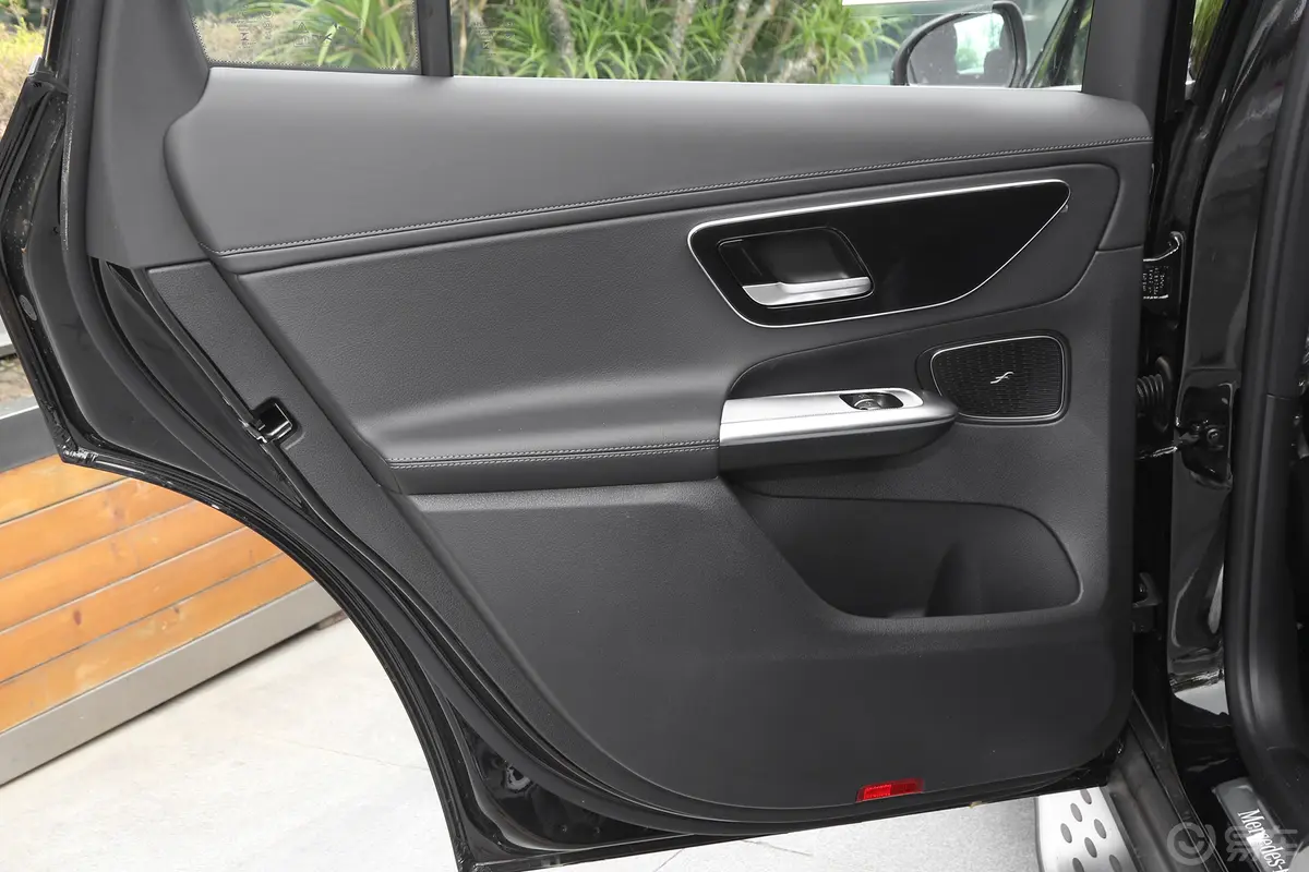 奔驰GLC改款 GLC 300 L 4MATIC 动感型 5座后排功能