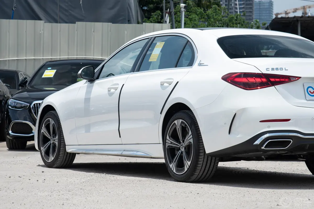 奔驰C级改款 C 260 L 4MATIC 运动版外观细节