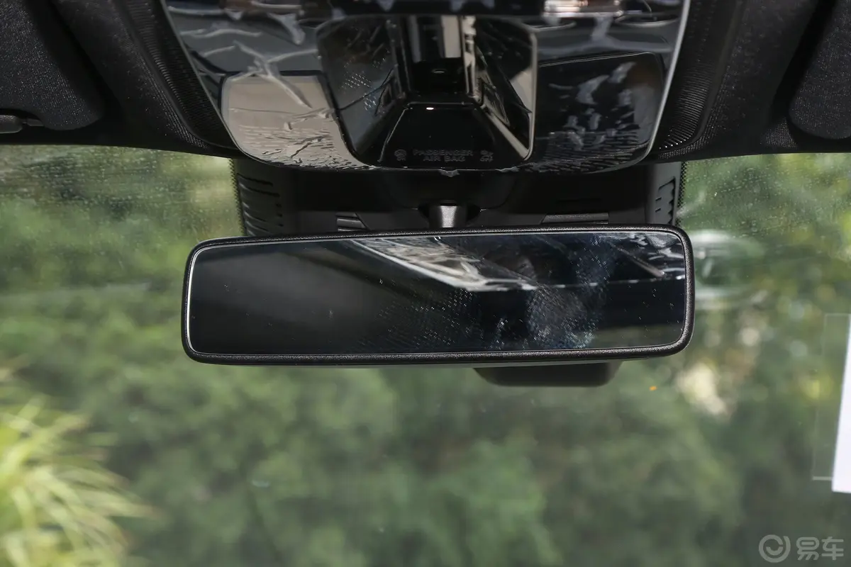 奔驰GLC改款 GLC 300 L 4MATIC 动感型 5座内后视镜