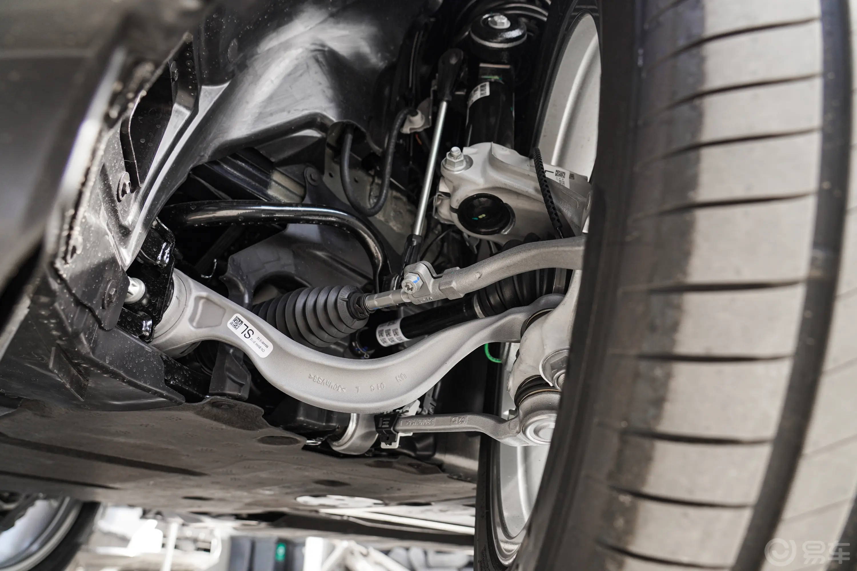 宝马X3xDrive25L 豪华套装左侧前悬架