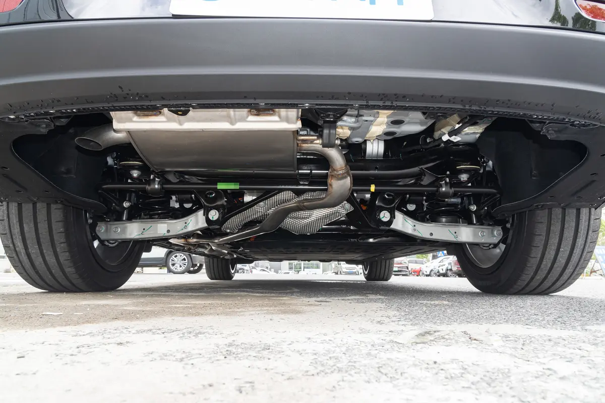 零跑C10增程版 210km 210悦享版后悬架整体