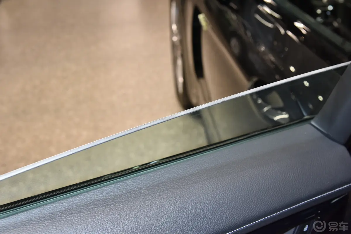 Panamera E-HybridPanamera 4 2.9T后排玻璃材质特写
