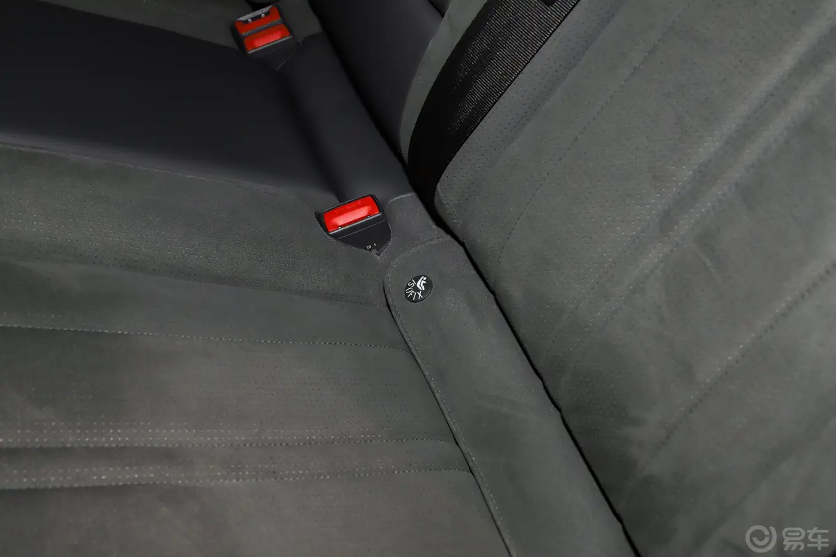 奥迪E5 Sportback两驱标准版儿童座椅接口