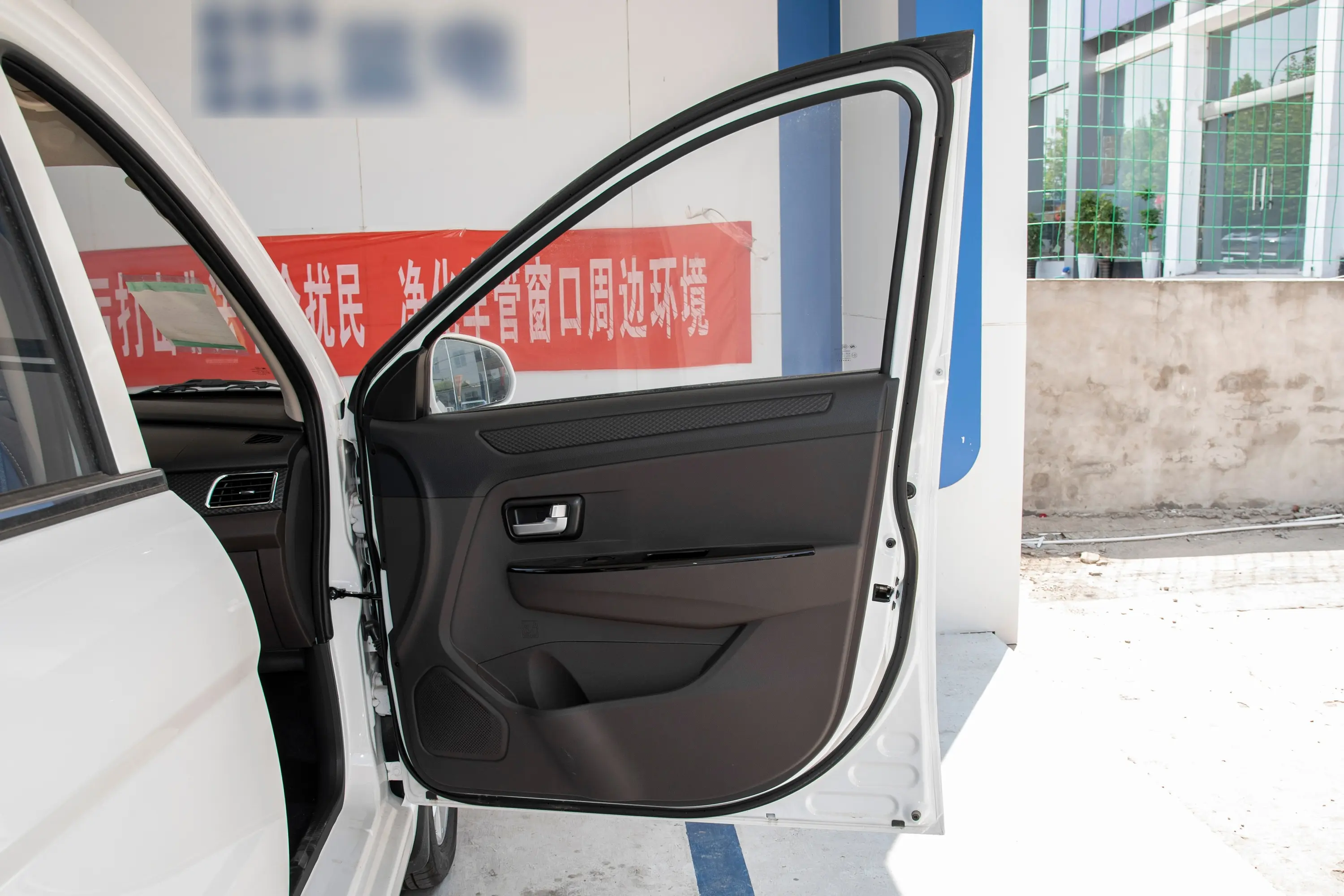 风光330330S 1.5L 舒适型 7座副驾侧前车门
