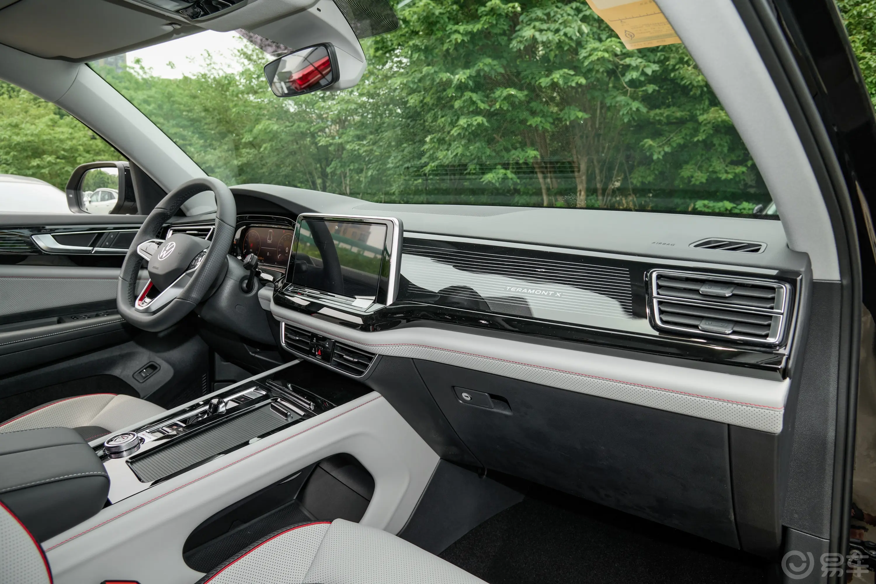 途昂途昂X 380TSI 出众版内饰全景副驾方向