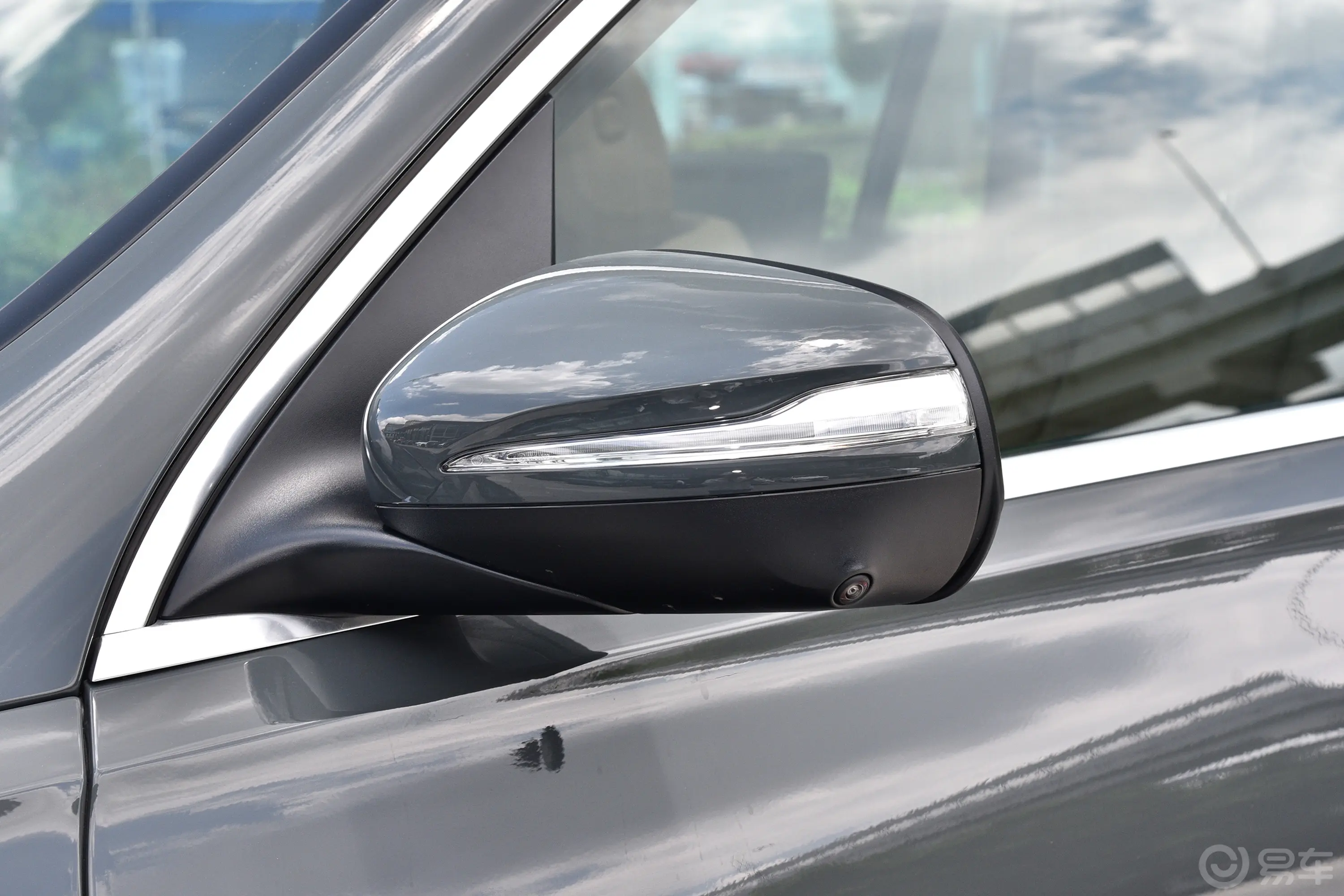 奔驰GLSGLS 450 4MATIC 豪华型主驾驶后视镜背面