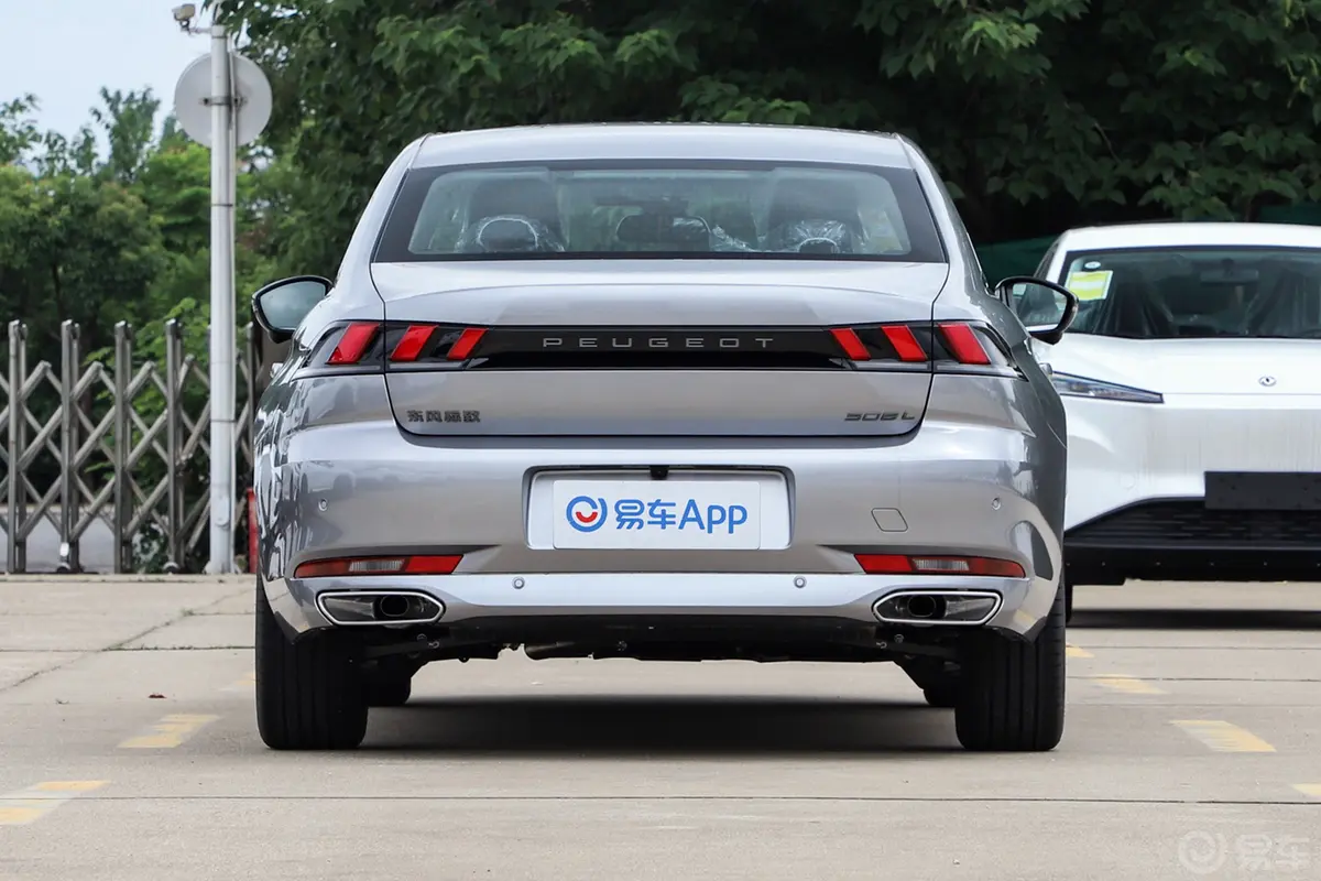 标致508L400THP 驭享旗舰版正后水平