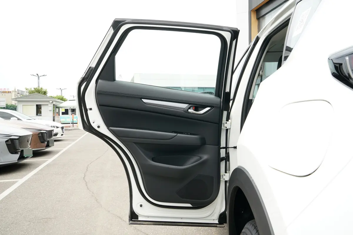 马自达CX-52.0L 两驱智尚型驾驶员侧后车门