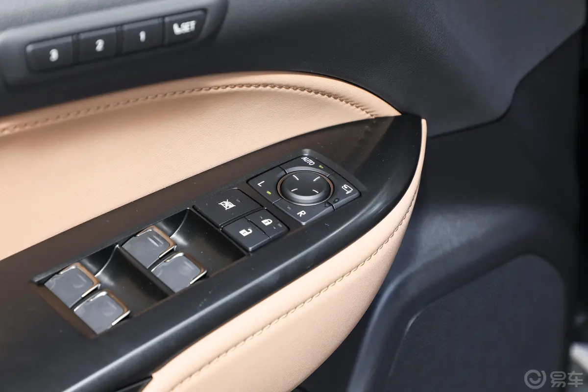 雷克萨斯NX260 两驱特别版后视镜调节键
