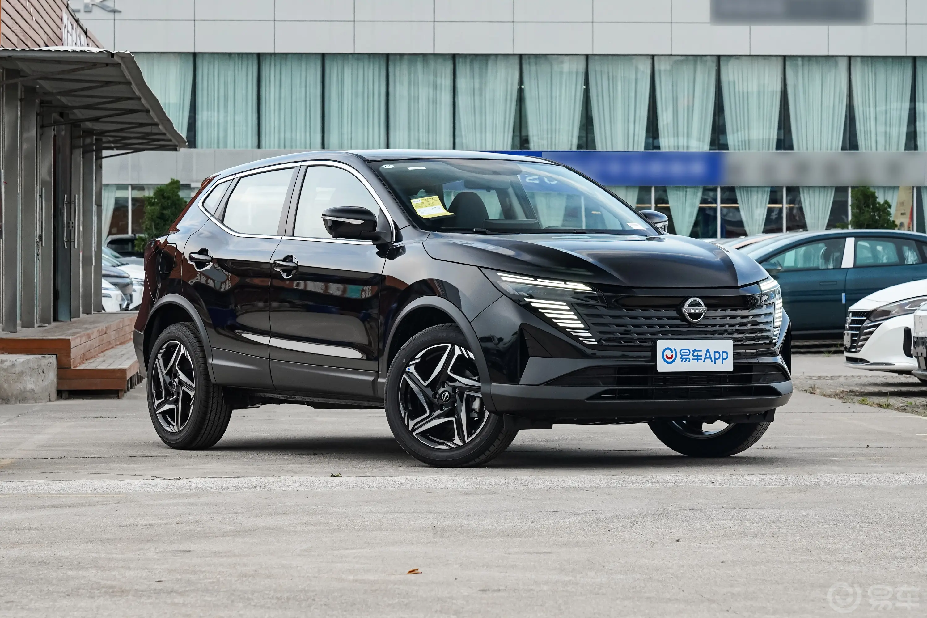 逍客改款 荣誉版 2.0L XV+ 领先版侧前45度车头向右水平