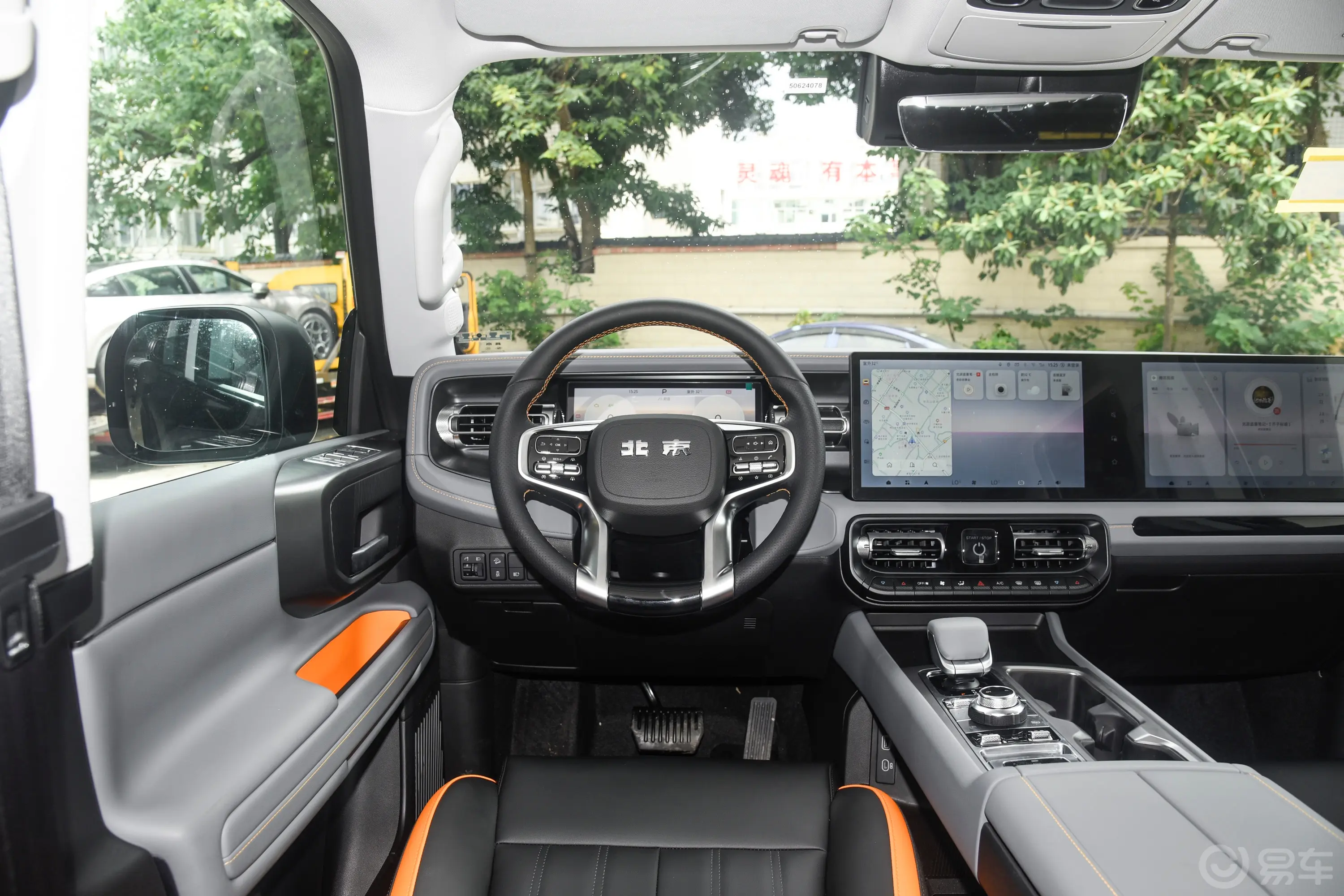 北京越野BJ402.0T 标准版 柴油驾驶位区域