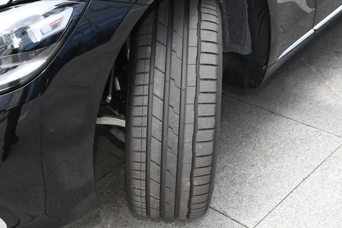 奔驰S级改款 S 400 L 商务型轮胎花纹