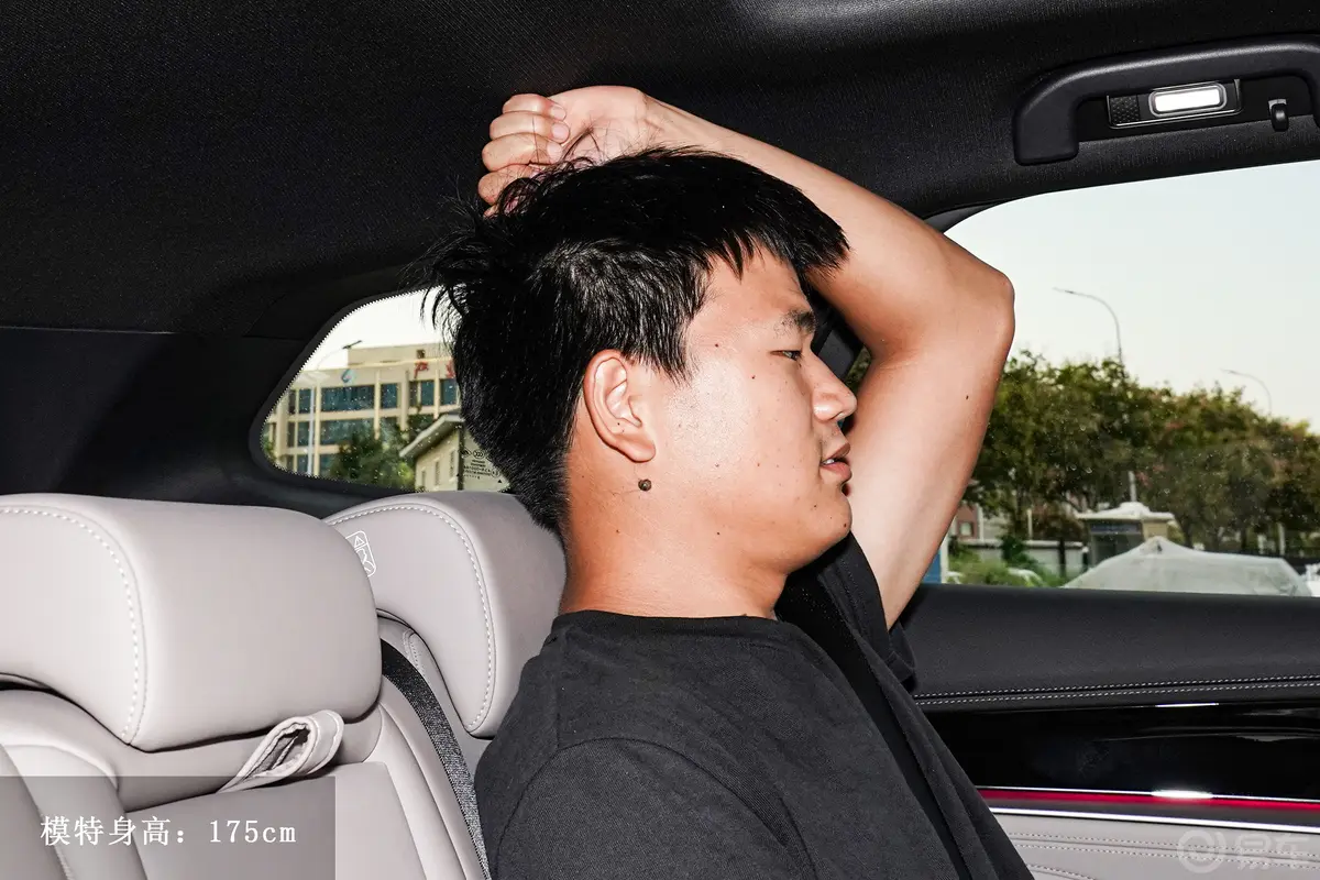 唐DM-i 智驾版 1.5T 175km 尊贵型后排头部空间