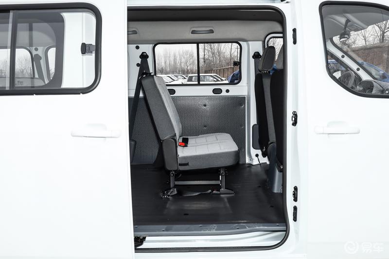 2026款五菱扬光上市 权益一口价6.98万元起