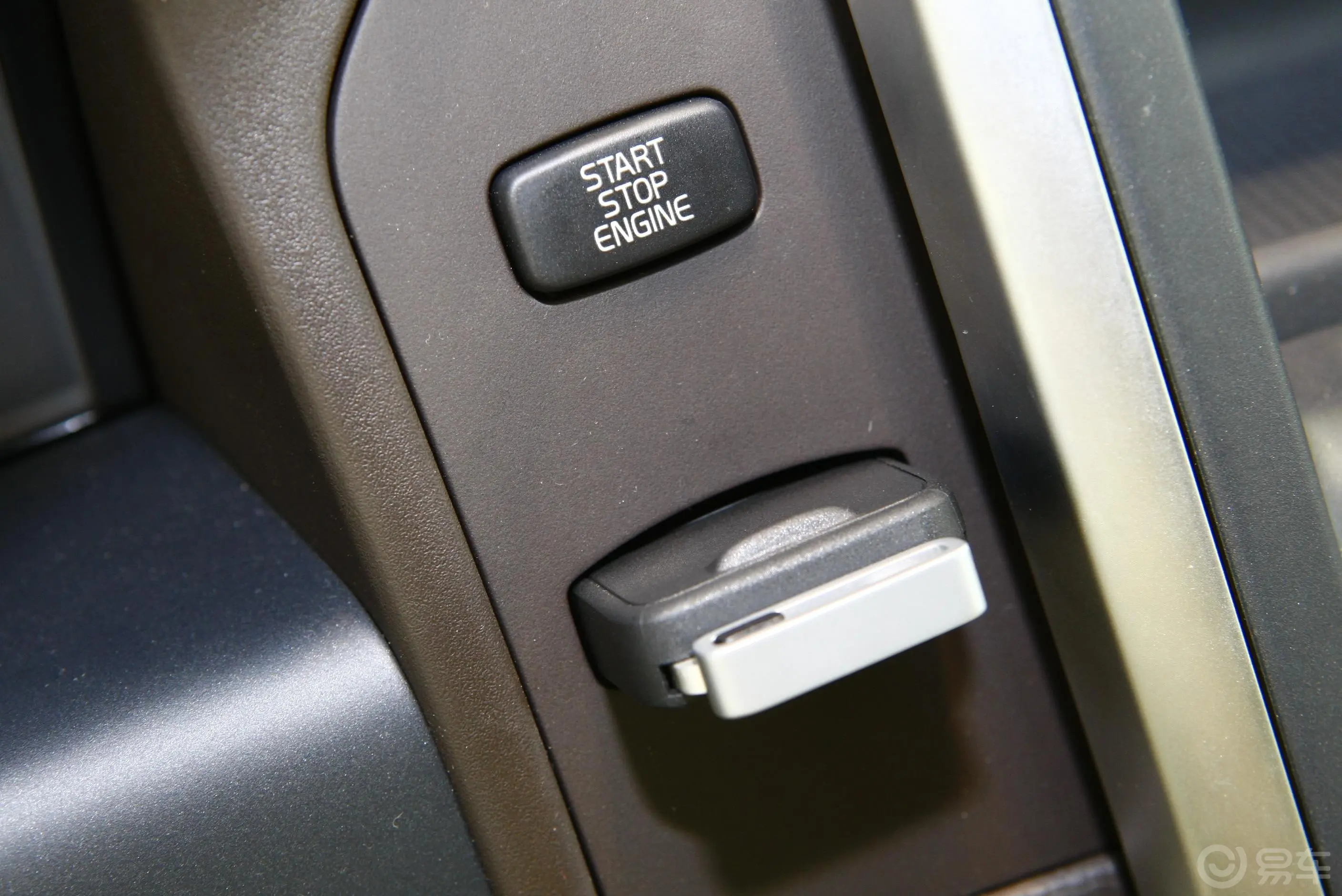 沃尔沃XC60(进口)T6 AWD 智雅版无钥匙进入启动键