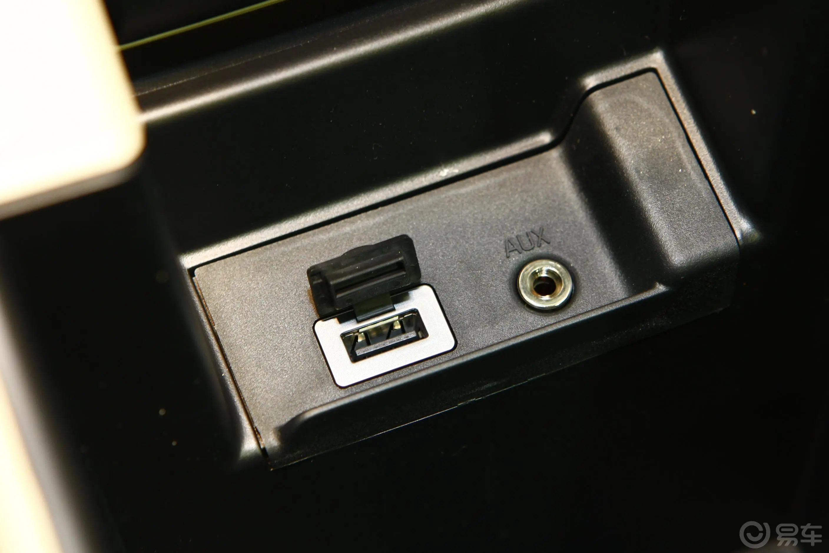 沃尔沃XC60(进口)T6 AWD 智雅版USB接口