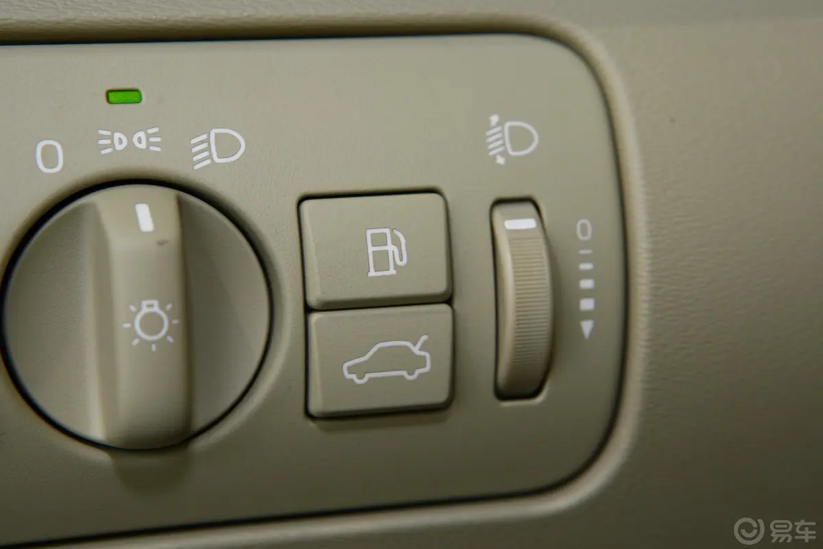 沃尔沃XC60(进口)T6 AWD 智雅版车内行李箱开启键