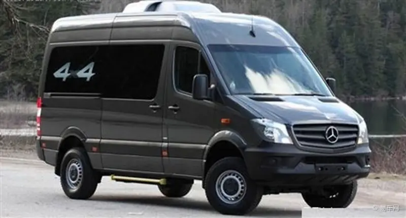 奔驰新款凌特海外推四驱版 搭30T发动机