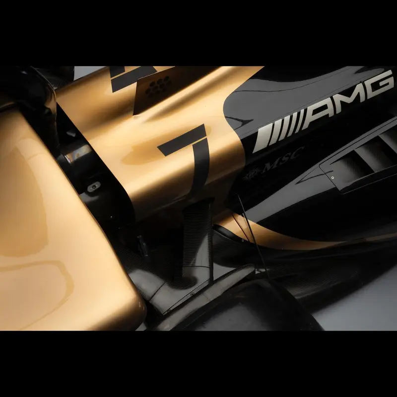 即将上映的 Apple Original Film 中的 APXGP 汽车 Ap