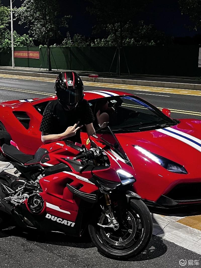 就说机车和跑车很搭配