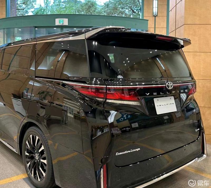 丰田威尔法"升级完毕",新外观霸气十足