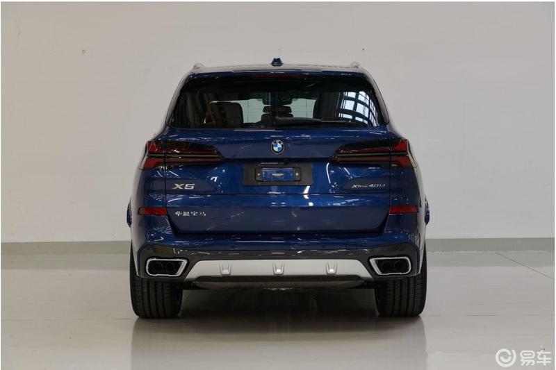 国产新款宝马x5,整个尾部很显硬派效果.