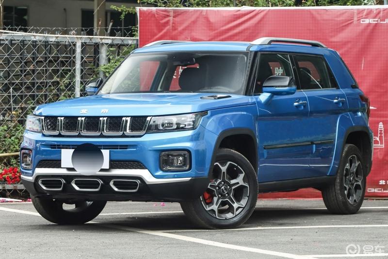 北京bj30,外观硬朗,内饰采用大屏